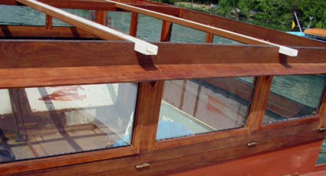 fabrication montage d'une timonerie sur une bateau